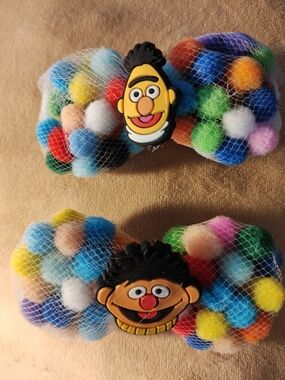 Sesame Buddy's Bert And Ernie White Mesh Pom Pom Hair Clips